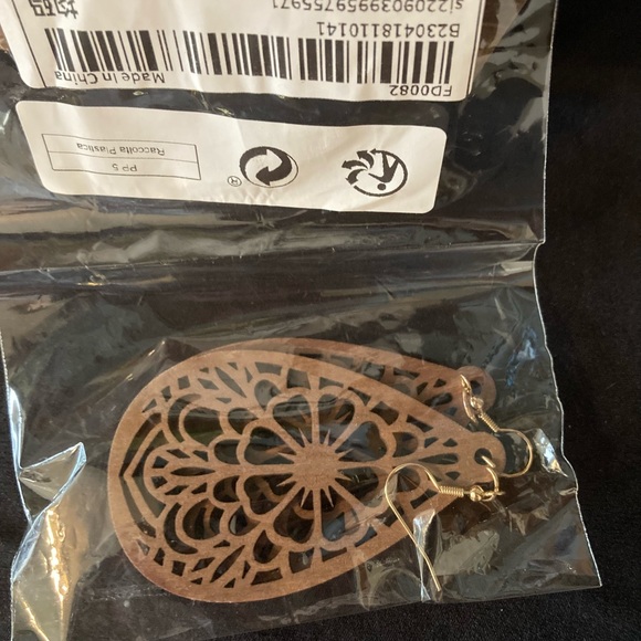 NWT Boho unique earrings - Picture 3 of 3